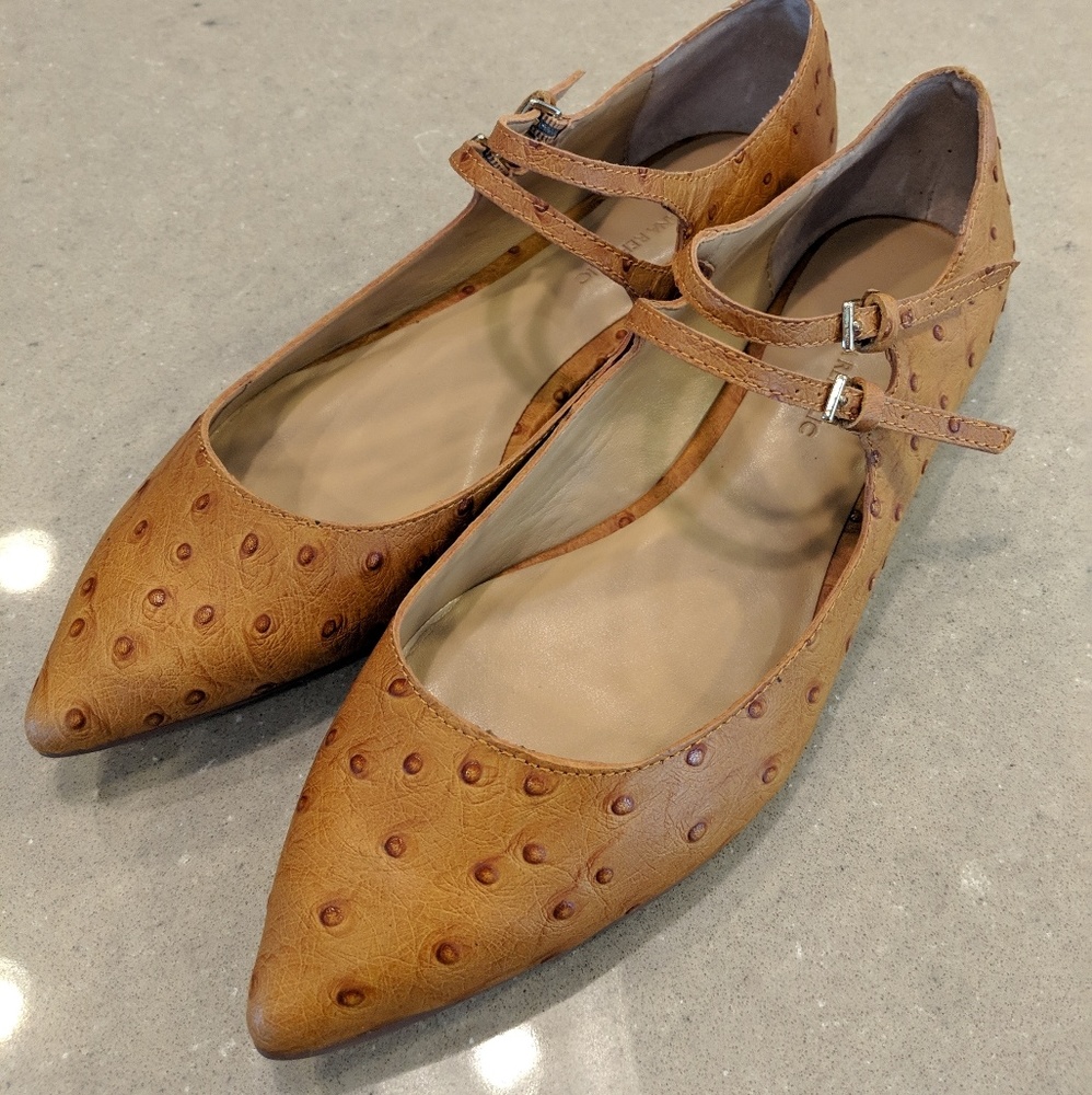 (SOLD)Banana republic double straps flats in Tan